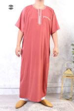 Qamis manches courtes brodé El Bassira rouge brique 194