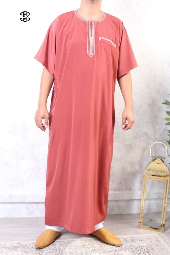 Qamis manches courtes brodé El Bassira rouge brique 194