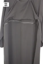 abaya d'allaitement pour femme avec un tissu pour cacher la poitrine lors de l'allaitement du bébé de coupe droite, en couleur noir, de tissu wool peach et de la marque El Bassira