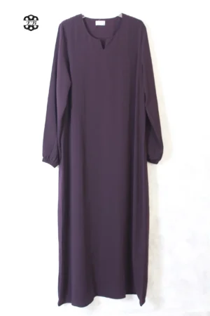 abaya coupe droite avec manches serrées aux poignets pour femme musulmane, de couleur aubergine, en tissu wool peach et de la marque El Bassira