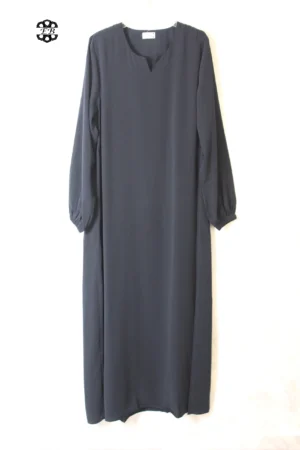 abaya coupe droite avec manches serrées aux poignets pour femme musulmane, de couleur bleu dorian, en tissu wool peach et de la marque El Bassira