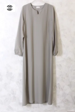 abaya coupe droite avec manches serrées aux poignets pour femme musulmane, de couleur gris, en tissu koshibo et de la marque El Bassira