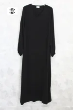 abaya coupe droite avec manches serrées aux poignets pour femme musulmane, de couleur noir, en tissu wool peach et de la marque El Bassira