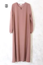abaya coupe droite avec manches serrées aux poignets pour femme musulmane, de couleur terre, en tissu koshibo et de la marque El Bassira