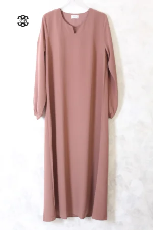abaya coupe droite avec manches serrées aux poignets pour femme musulmane, de couleur terre, en tissu koshibo et de la marque El Bassira
