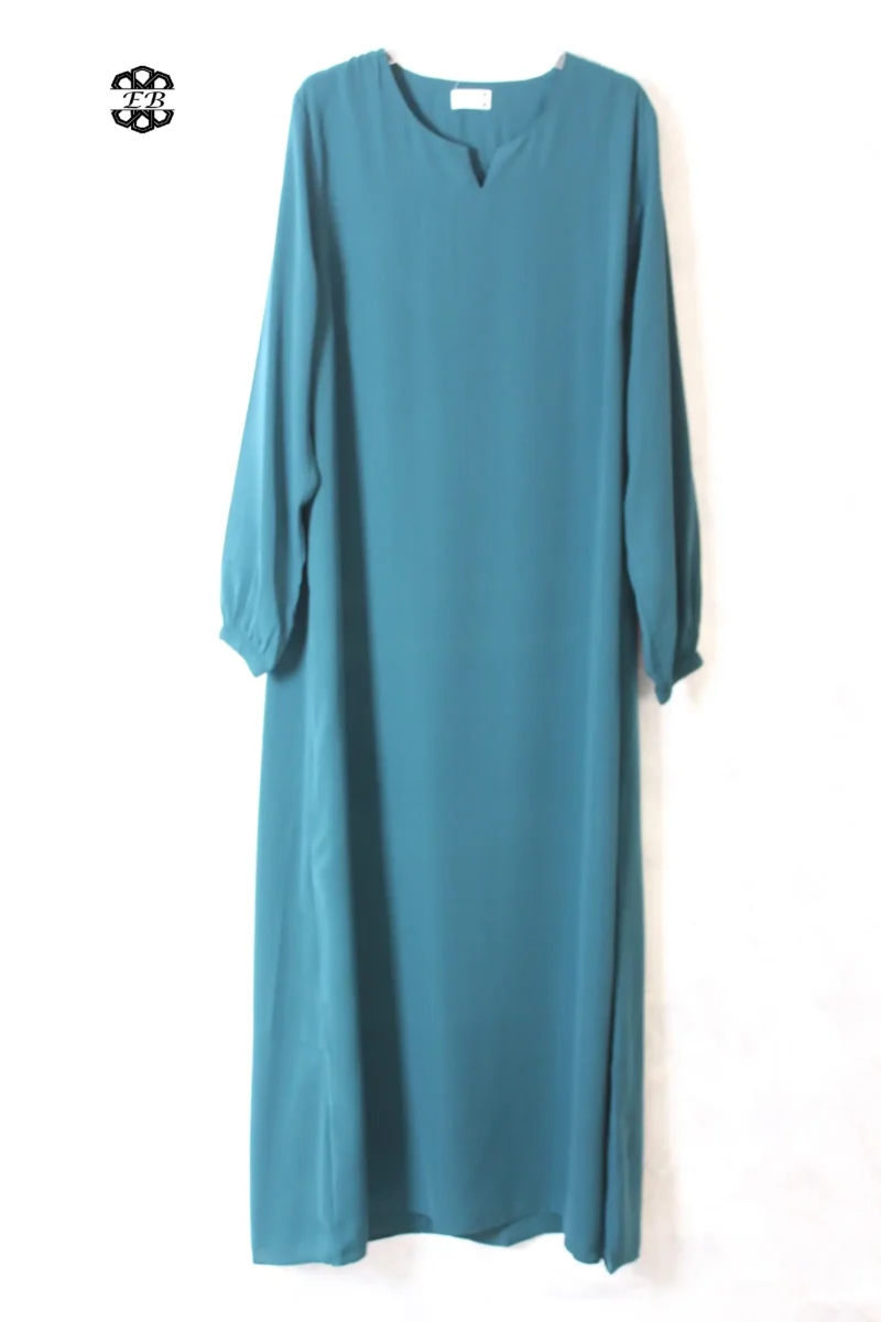 abaya coupe droite avec manches serrées aux poignets pour femme musulmane, de couleur vert canard, en tissu wool peach et de la marque El Bassira