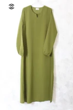 abaya coupe droite avec manches serrées aux poignets pour femme musulmane, de couleur vert grenouille, en tissu koshibo et de la marque El Bassira