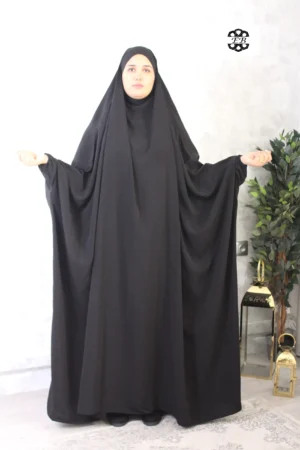 jilbab 1 pièce saoudien extra évasé avec manches serrées aux poignets pour femme musulmane, de couleur noir, en tissu wool peach et de la marque El Bassira.
