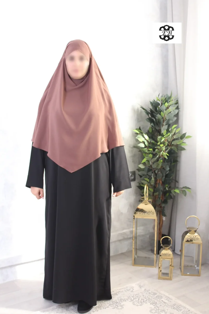 khimar court pointu pour femme musulmane voilée, de couleur brun calabre, en tissu wool peach et de la marque El Bassira vue de face