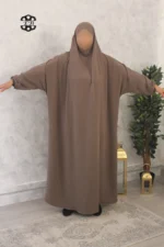 Jilbab 1 pièce Jazz taupe Kellya vue de face 2 (A1 jazz 11)