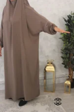 Jilbab 1 pièce Jazz taupe Kellya vue des bras (A1 jazz 11)