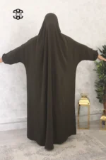 Jilbab 1 pièce Jazz vert kaki foncé Kellya vue de dos (A1 jazz 52)