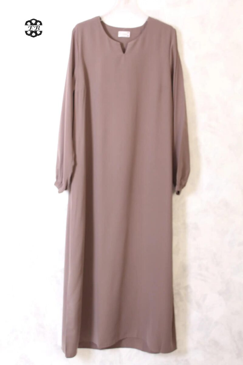 abaya-droite-manches-serrees-taupe-caviary-el-bassira-he-cav-11