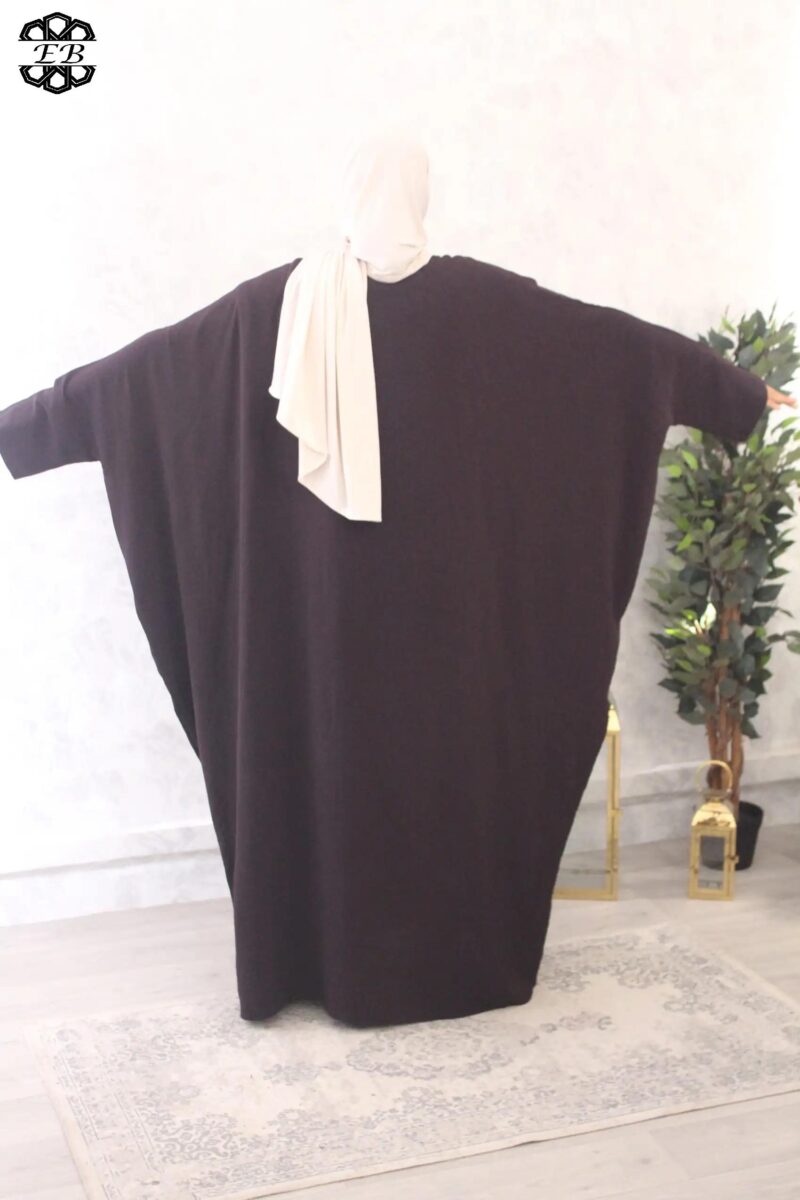 abaya saoudienne manches ouvertes jazz aubergine El Bassira Radya p 109 (1)