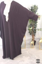 abaya saoudienne manches ouvertes jazz aubergine El Bassira Radya p 109 (2)