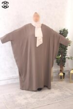 abaya saoudienne manches ouvertes jazz taupe El Bassira Radya p 11 (4)