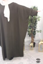 abaya saoudienne manches ouvertes jazz vert kaki foncé El Bassira Radya p 52 (2)
