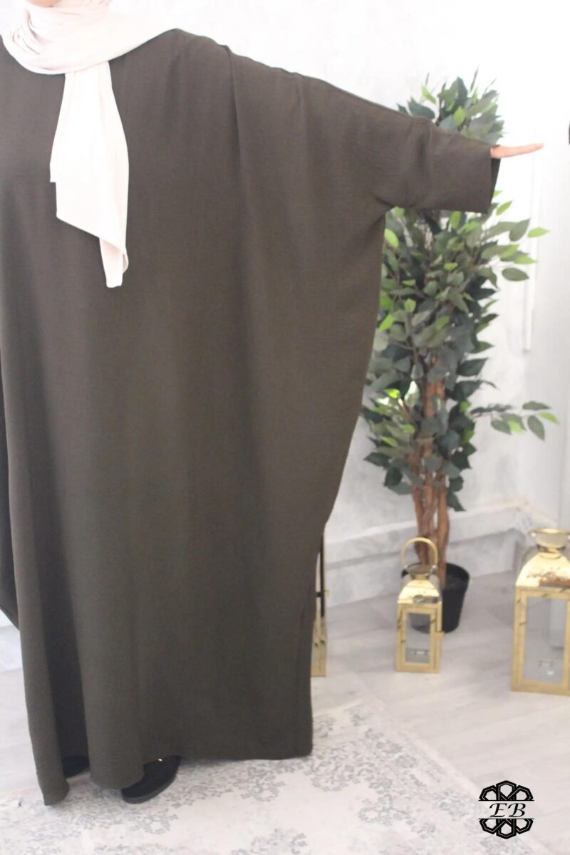 abaya saoudienne manches ouvertes jazz vert kaki foncé El Bassira Radya p 52 (2)